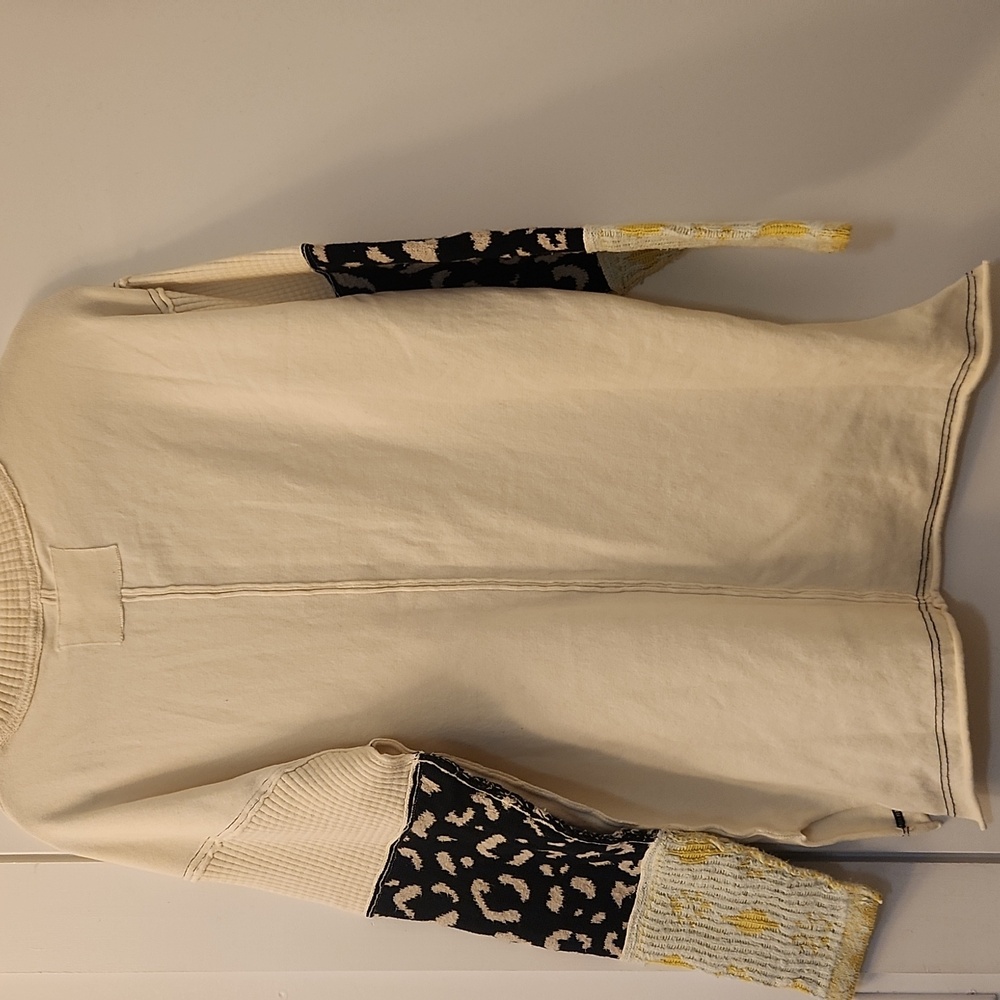 We The Free Tiger Cuff Top Med NWT - Picture 3 of 7